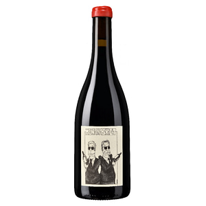 Man in Bret Vin de France vino rosso francese da Gamay